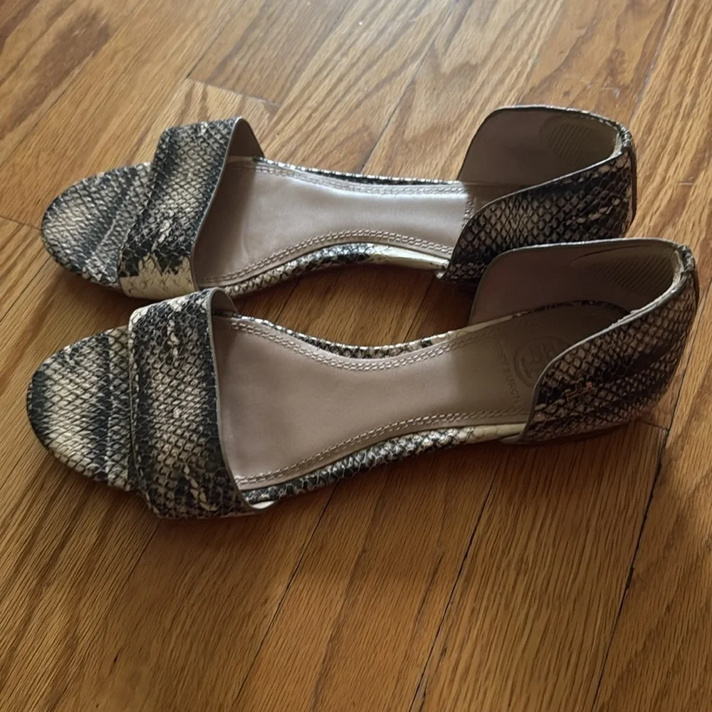 Tory Burch sz 8.5 Snakeskin Pattern Sandals flats alludes snake print leather